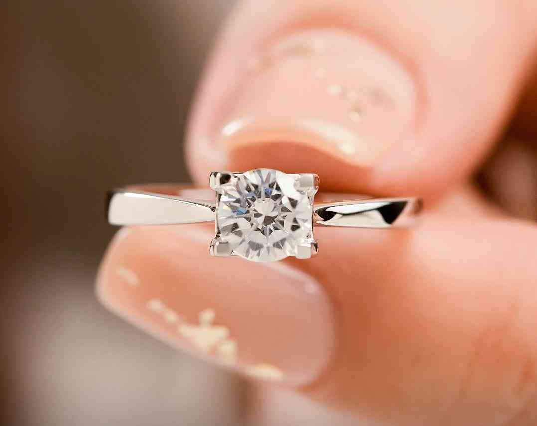 一克拉钻戒大概多少钱(十克拉钻戒多少钱)