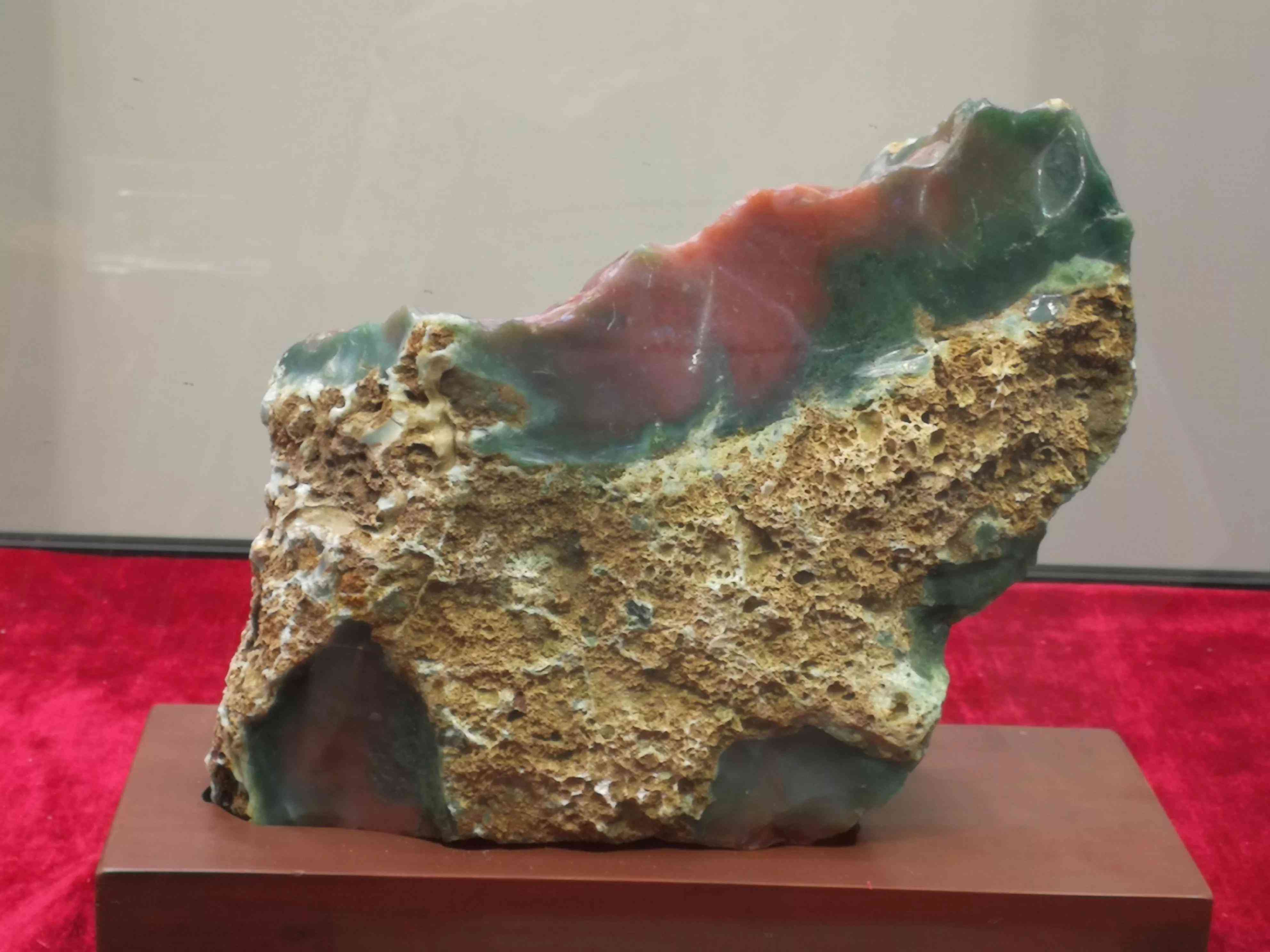 阜新玛瑙什么颜色最好(阜新玛瑙品种)