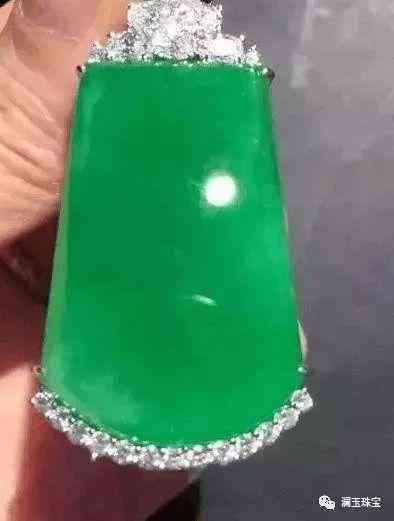 翡翠在灯光下是咋样的(翡翠在灯光下是咋样的样子)插图6