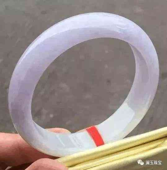 翡翠在灯光下是咋样的(翡翠在灯光下是咋样的样子)插图9