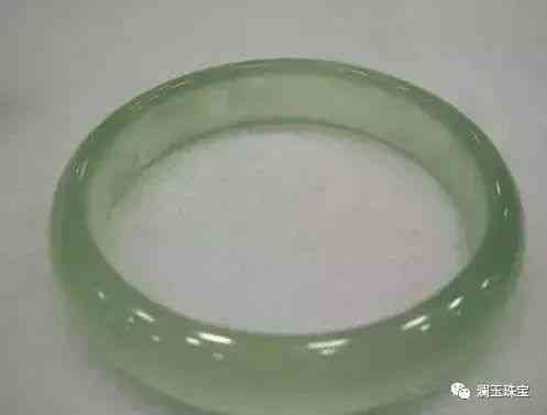 翡翠在灯光下是咋样的(翡翠在灯光下是咋样的样子)插图13