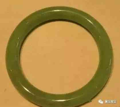 翡翠在灯光下是咋样的(翡翠在灯光下是咋样的样子)插图15