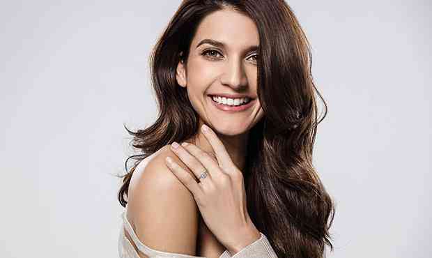 婚戒戴哪个手指女方(婚戒戴哪个手指女方好)插图2 婚戒戴哪个手指女方(婚戒戴哪个手指女方好)插图2