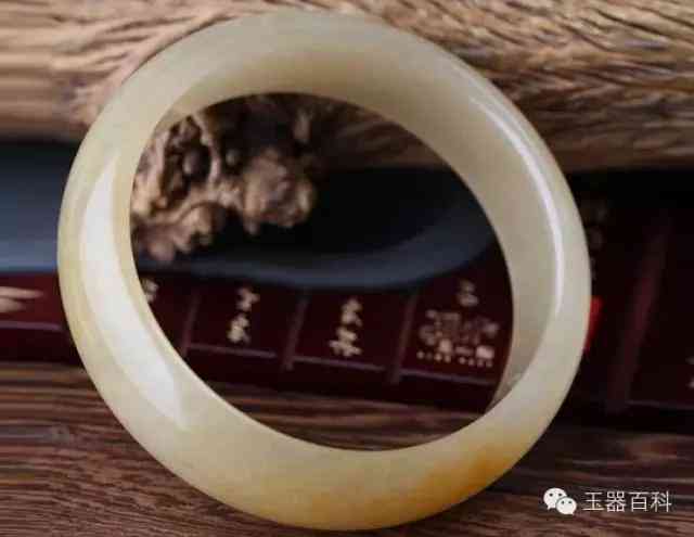 金丝玉手镯适合什么人(金丝玉手镯适合什么人戴)插图4 金丝玉手镯适合什么人(金丝玉手镯适合什么人戴)插图4