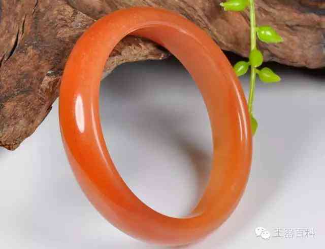 金丝玉手镯适合什么人(金丝玉手镯适合什么人戴)插图5 金丝玉手镯适合什么人(金丝玉手镯适合什么人戴)插图5