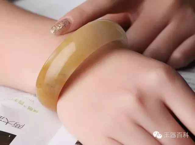 金丝玉手镯适合什么人(金丝玉手镯适合什么人戴)插图7 金丝玉手镯适合什么人(金丝玉手镯适合什么人戴)插图7