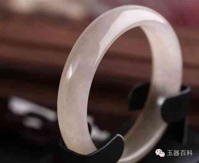 金丝玉手镯适合什么人(金丝玉手镯适合什么人戴)插图8 金丝玉手镯适合什么人(金丝玉手镯适合什么人戴)插图8