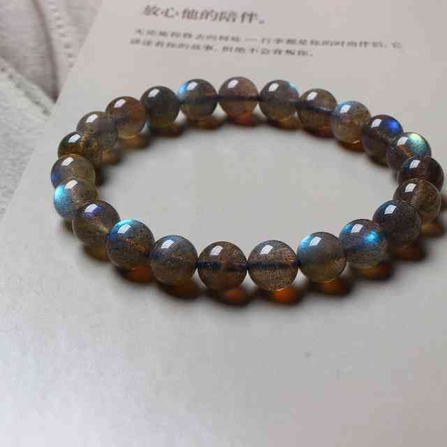 灰月光石戴左手还是右手(灰月光石不能乱戴)