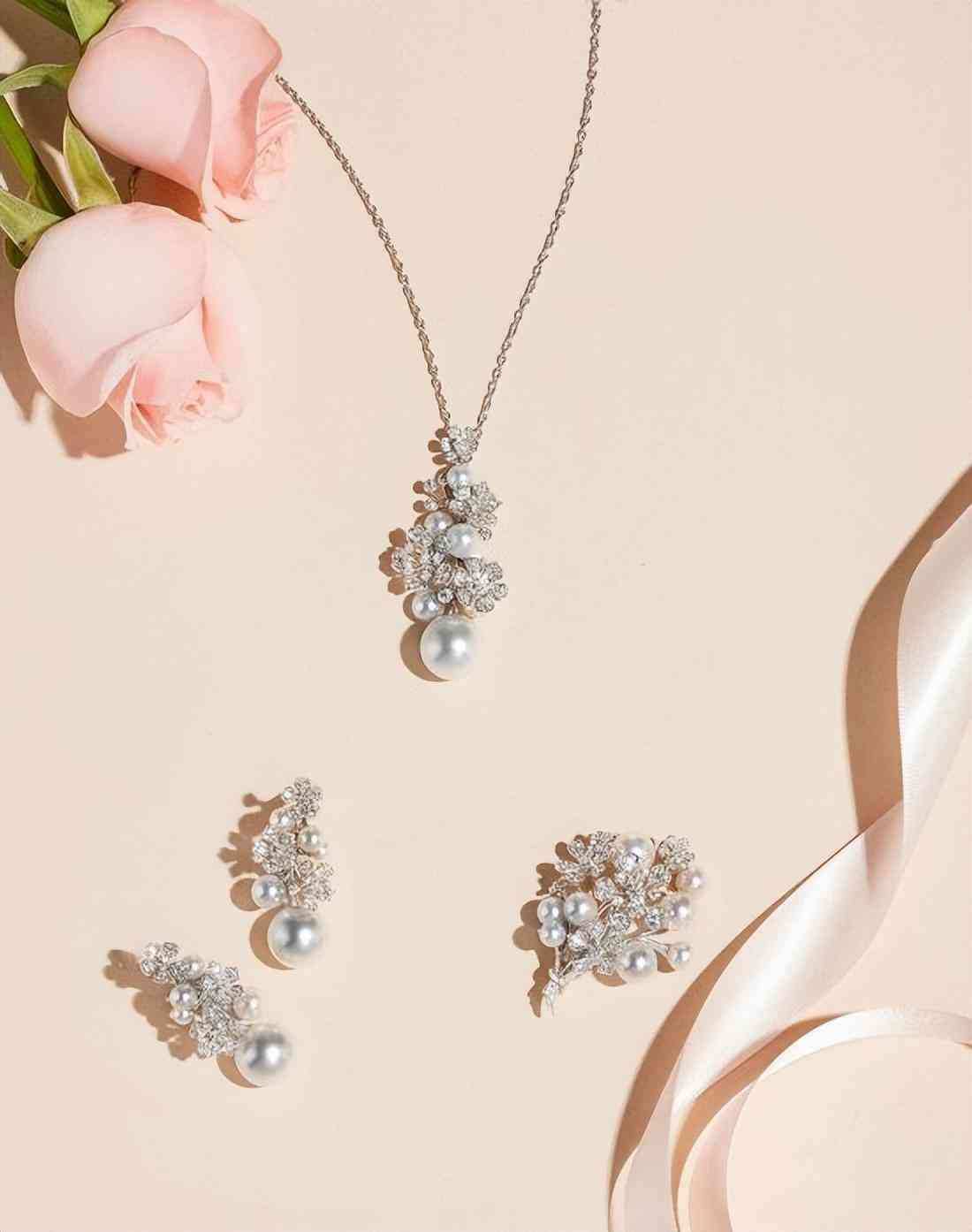 全球十大对戒品牌排行榜(hw海瑞温斯顿钻戒)插图17 全球十大对戒品牌排行榜(hw海瑞温斯顿钻戒)插图17