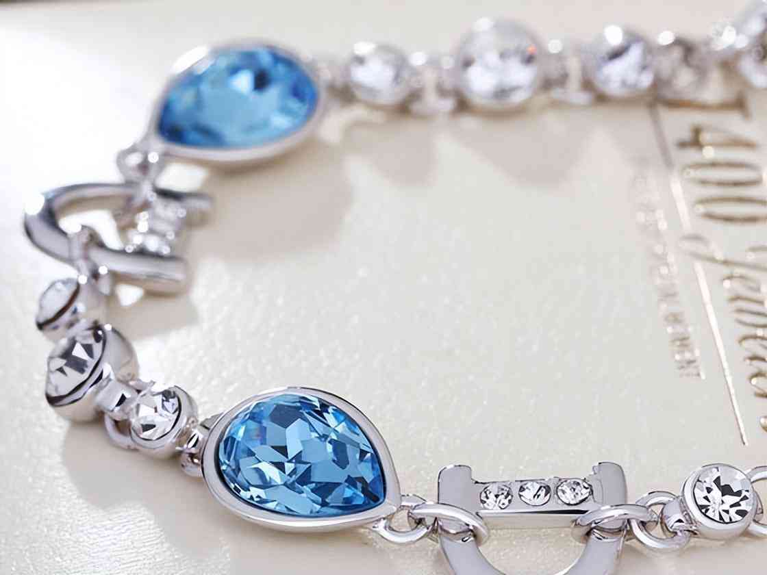 全球十大对戒品牌排行榜(hw海瑞温斯顿钻戒)插图31 全球十大对戒品牌排行榜(hw海瑞温斯顿钻戒)插图31