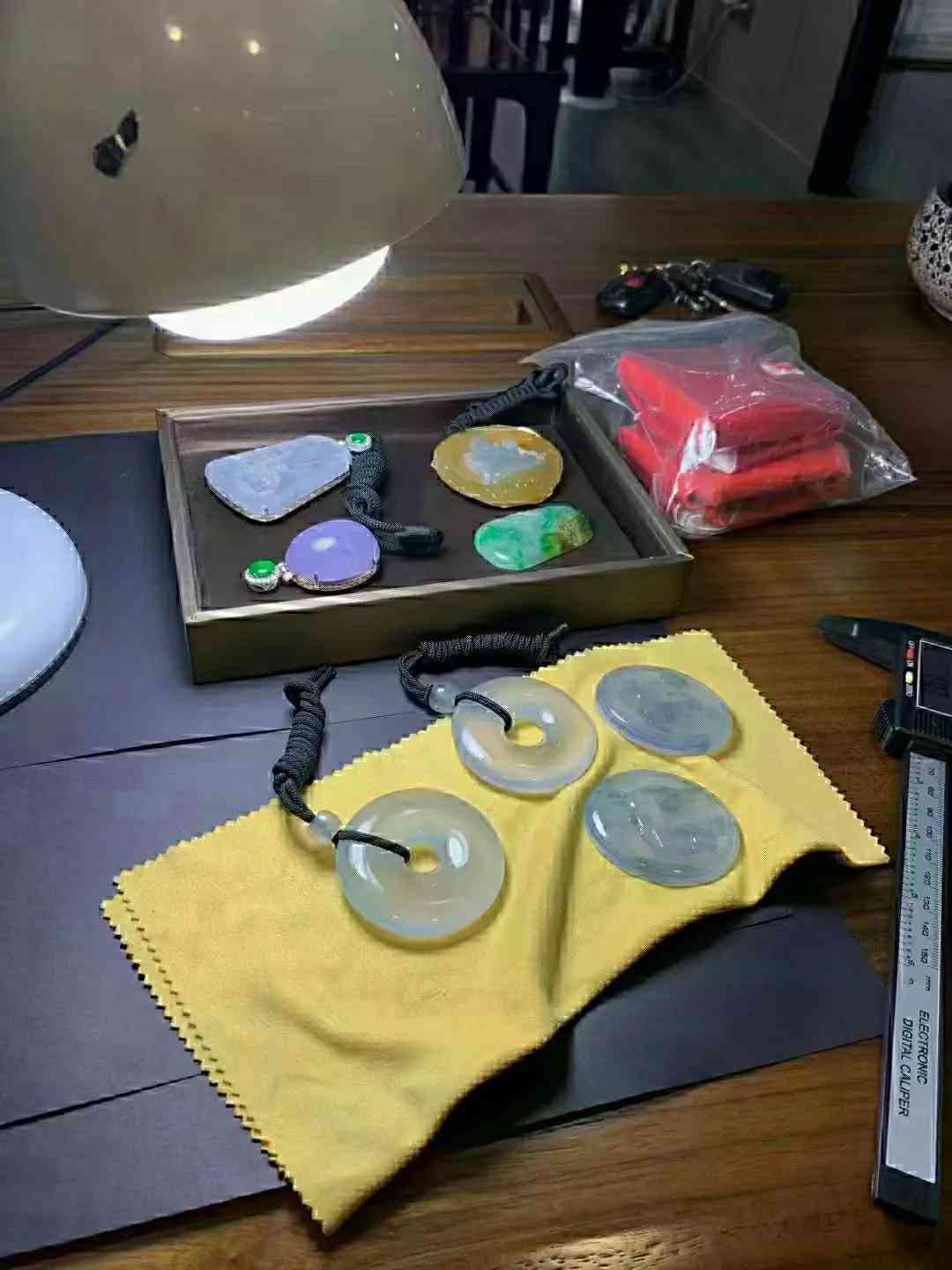 翡翠玉石的功效与作用(翡翠玉石百科)