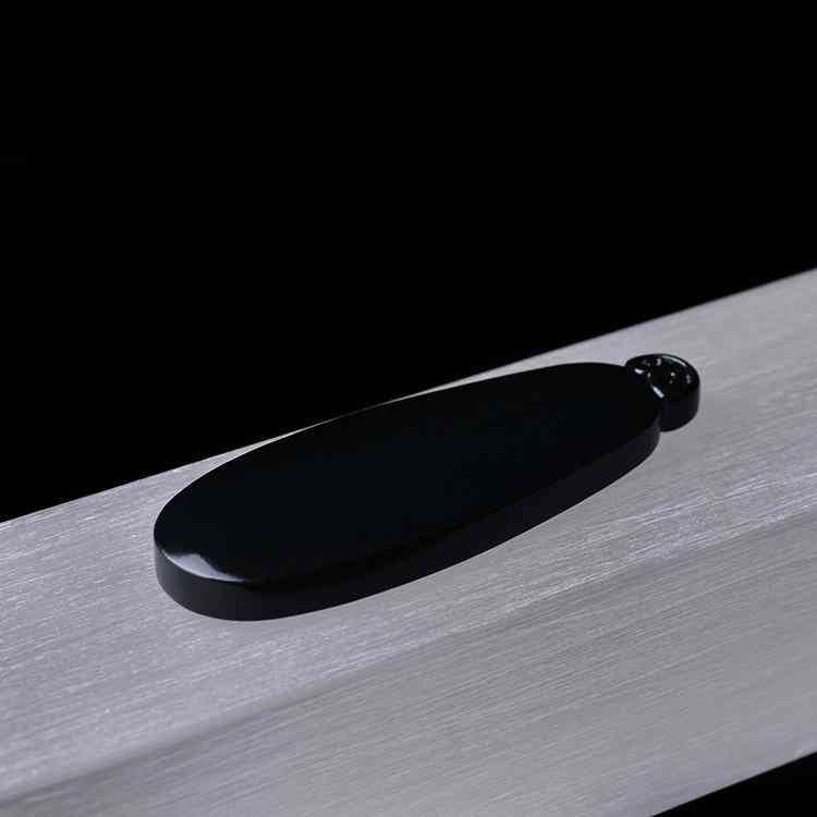 和田玉不值钱的几种料(真玉和假玉在灯光下有啥区别)