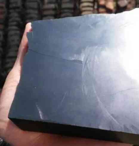 和田玉不值钱的几种料(真玉和假玉在灯光下有啥区别)插图3 和田玉不值钱的几种料(真玉和假玉在灯光下有啥区别)插图3