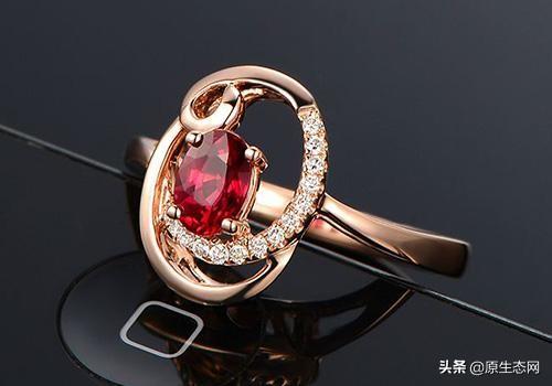 蓝宝石戒指的寓意(蓝宝石戒指的寓意功效)插图1 蓝宝石戒指的寓意(蓝宝石戒指的寓意功效)插图1
