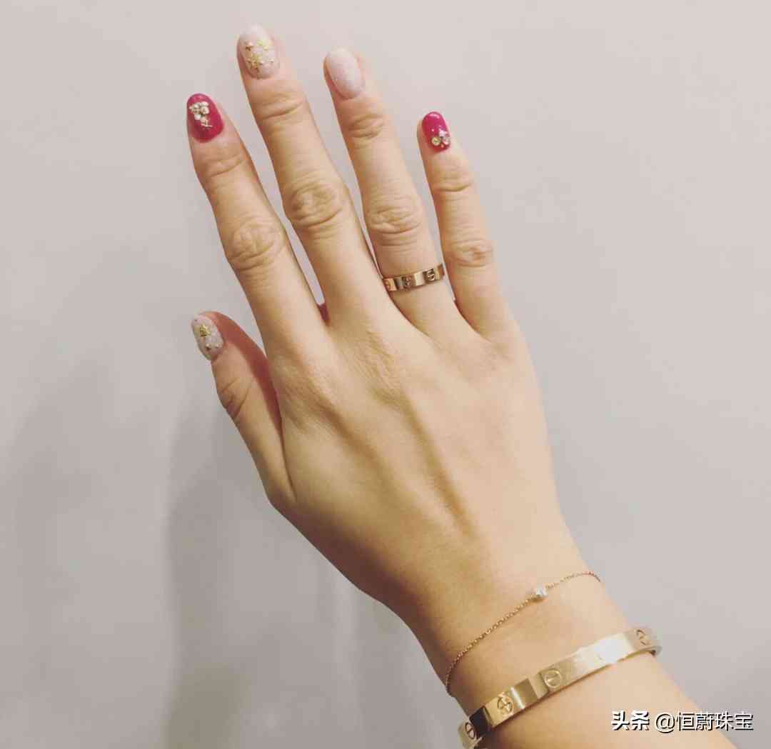 奢侈品手链品牌排行榜前十名(奢侈品手链图片大全)插图14 奢侈品手链品牌排行榜前十名(奢侈品手链图片大全)插图14