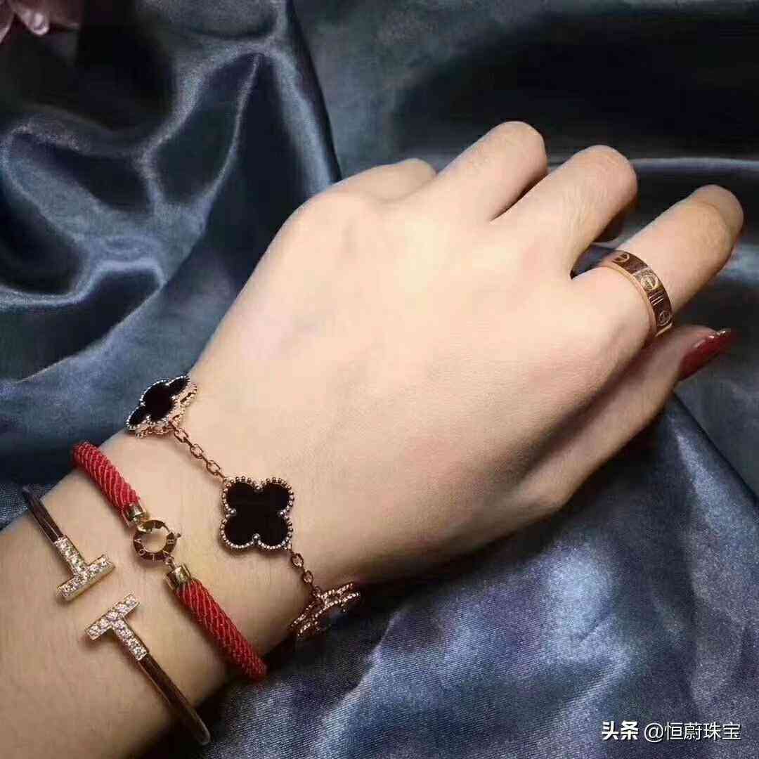 奢侈品手链品牌排行榜前十名(奢侈品手链图片大全)插图27 奢侈品手链品牌排行榜前十名(奢侈品手链图片大全)插图27