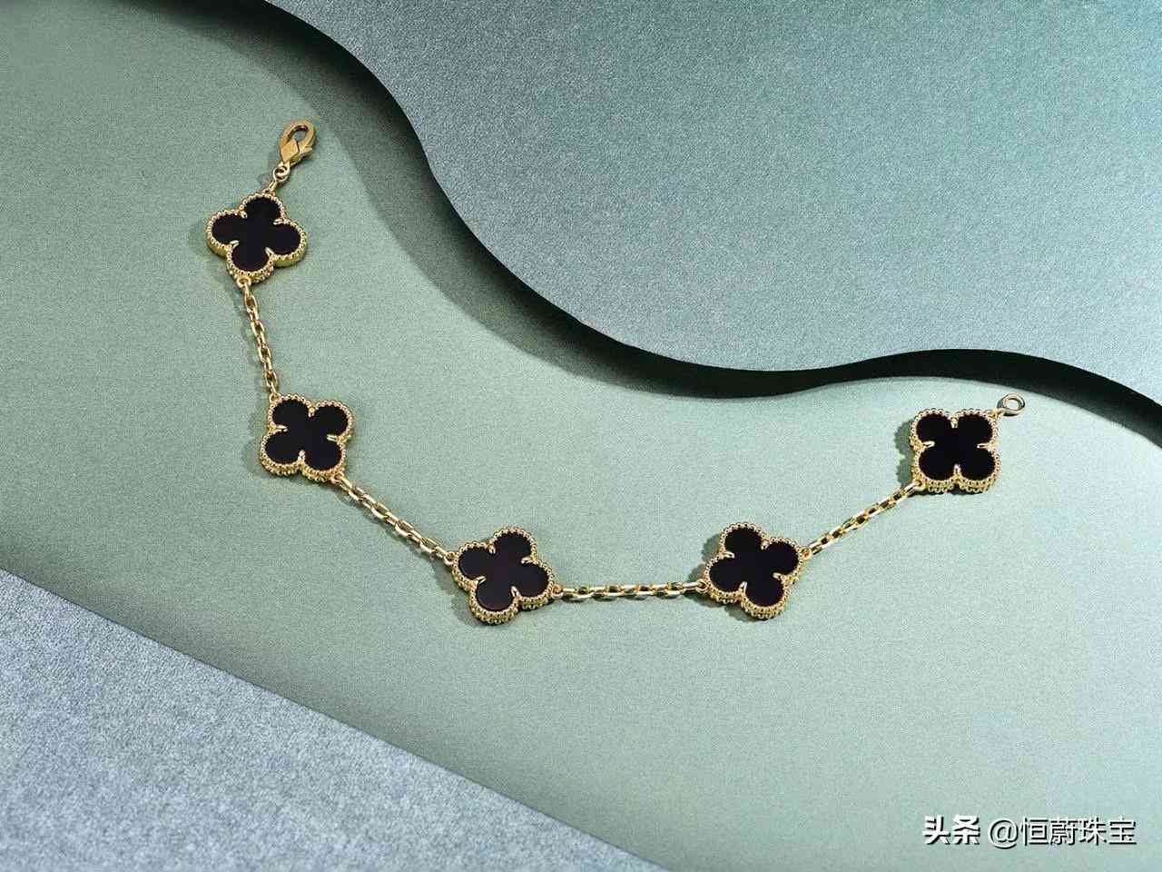 奢侈品手链品牌排行榜前十名(奢侈品手链图片大全)插图29 奢侈品手链品牌排行榜前十名(奢侈品手链图片大全)插图29