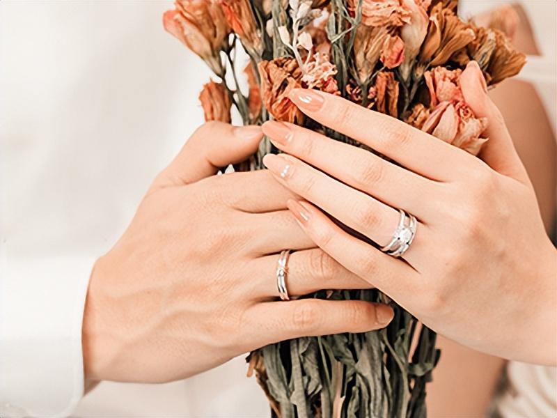 铂金pt990价格今天多少一克(铂金pt999价格今天多少一克)