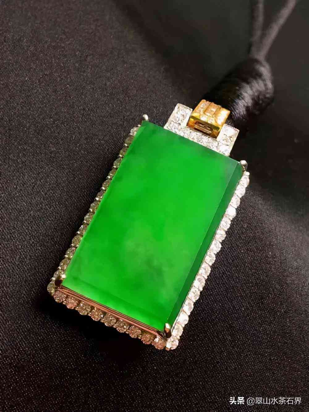 黄翡翠的寓意(黄翡翠的寓意是什么)插图1