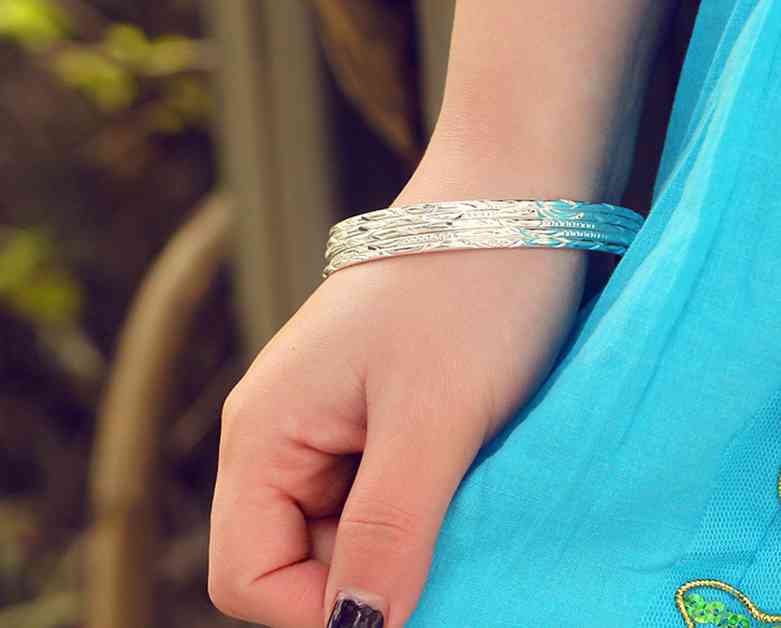 925银手镯多少钱一个(s925银手镯多少钱一个)