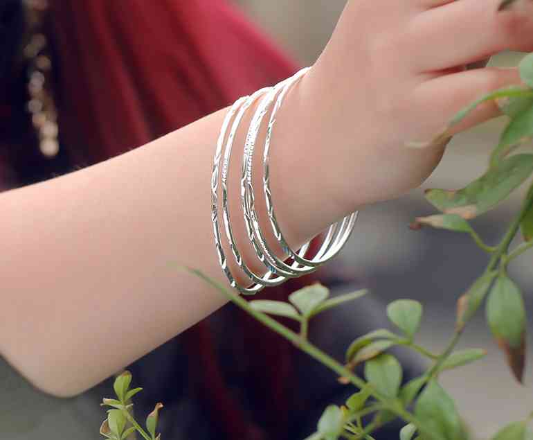 925银手镯多少钱一个(s925银手镯多少钱一个)插图1 925银手镯多少钱一个(s925银手镯多少钱一个)插图1