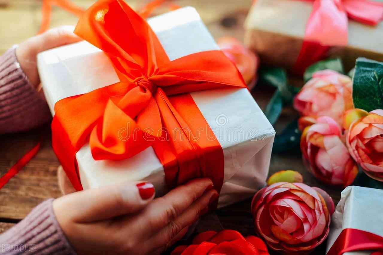 结婚礼品送什么好啊(结婚礼品送什么好啊女生)