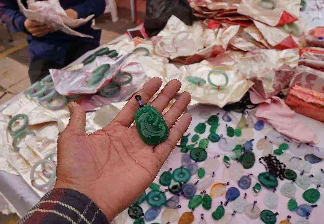 石英岩玉镯一般价格(石英岩玉镯一般价格多少钱)插图5