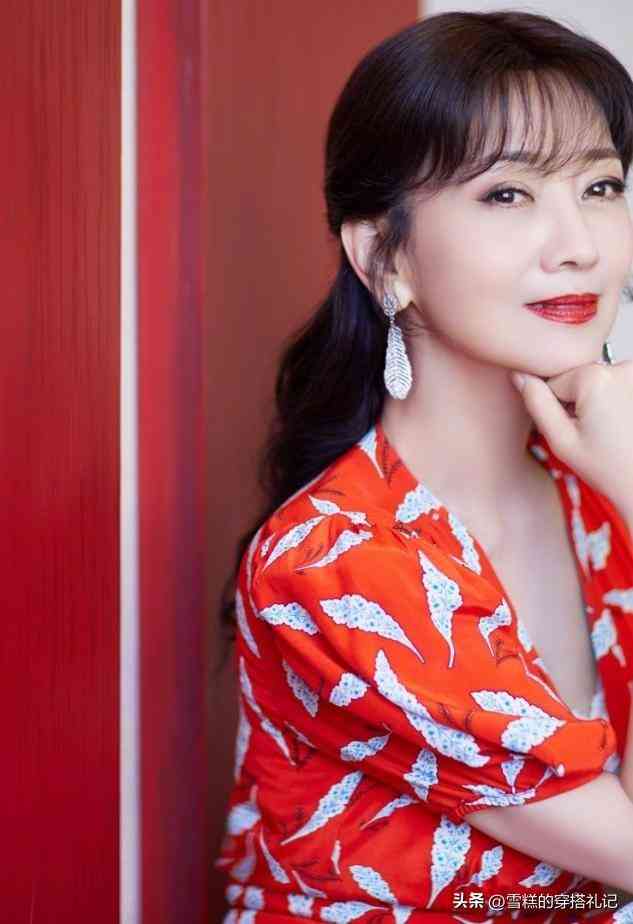 女人戴红宝石还是蓝宝石(女人戴红宝石还是蓝宝石比较好)插图11 女人戴红宝石还是蓝宝石(女人戴红宝石还是蓝宝石比较好)插图11