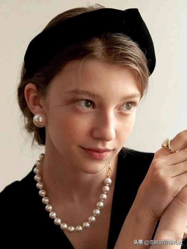 女人戴红宝石还是蓝宝石(女人戴红宝石还是蓝宝石比较好)插图13 女人戴红宝石还是蓝宝石(女人戴红宝石还是蓝宝石比较好)插图13