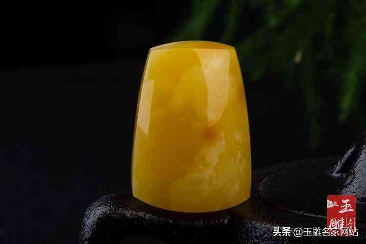 蜜蜡鉴别用灯光照(蜜蜡鉴别用灯光照真假对比)