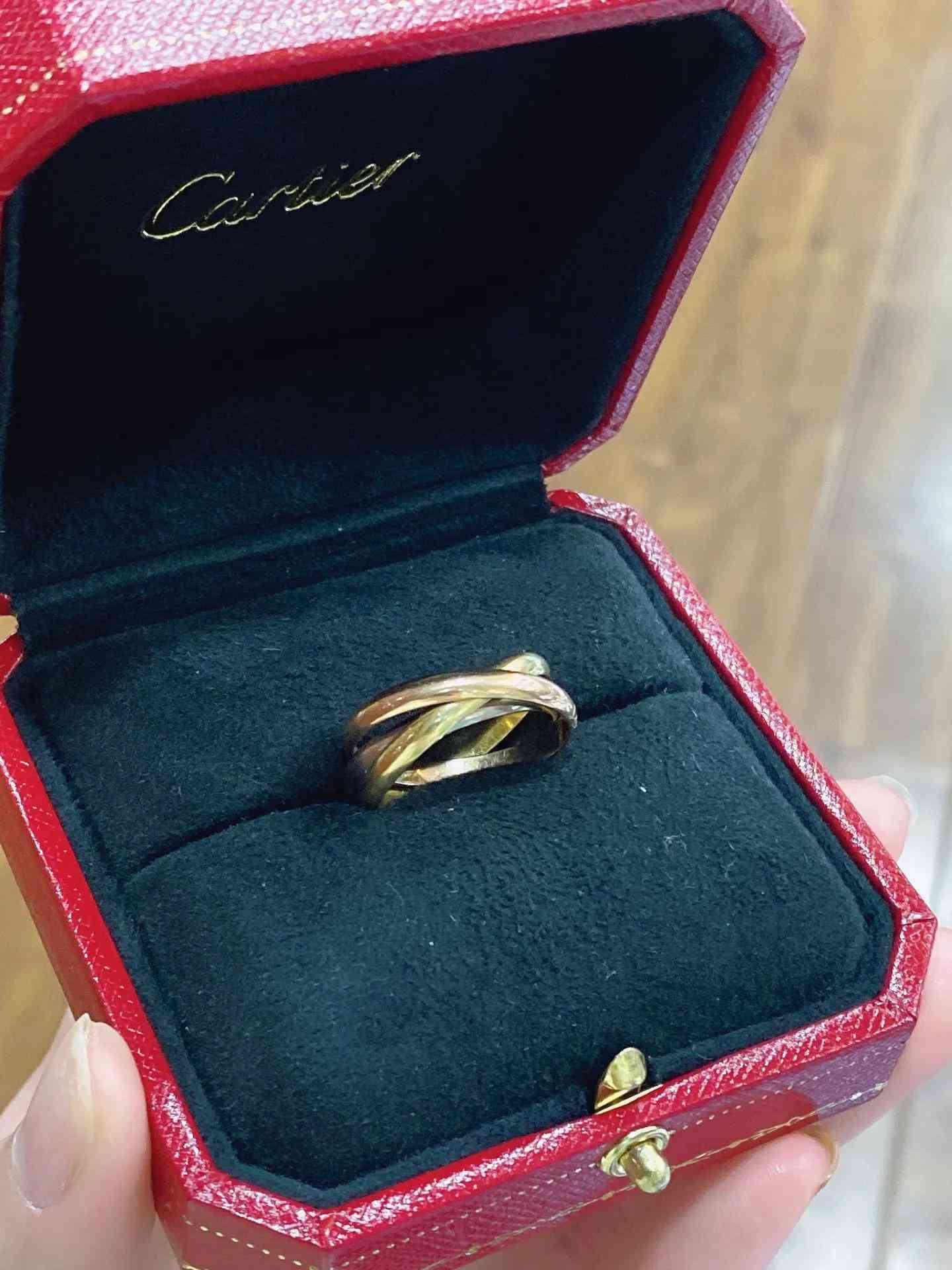 卡地亚三色金手链(卡地亚三色金手链重量)插图1 卡地亚三色金手链(卡地亚三色金手链重量)插图1