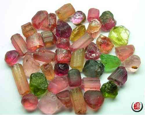 西瓜碧玺多少钱一克(西瓜碧玺多少钱一克拉)