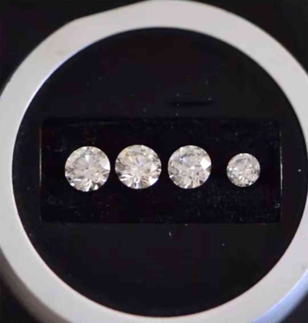 钻石有荧光和无荧光的区别(钻石有荧光和无荧光的区别钻石的荧光是什么意思...)插图2 钻石有荧光和无荧光的区别(钻石有荧光和无荧光的区别钻石的荧光是什么意思...)插图2