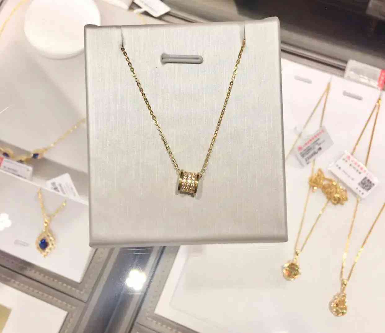 老凤祥银手镯(老凤祥银手镯钢印是什么样的)插图3 老凤祥银手镯(老凤祥银手镯钢印是什么样的)插图3