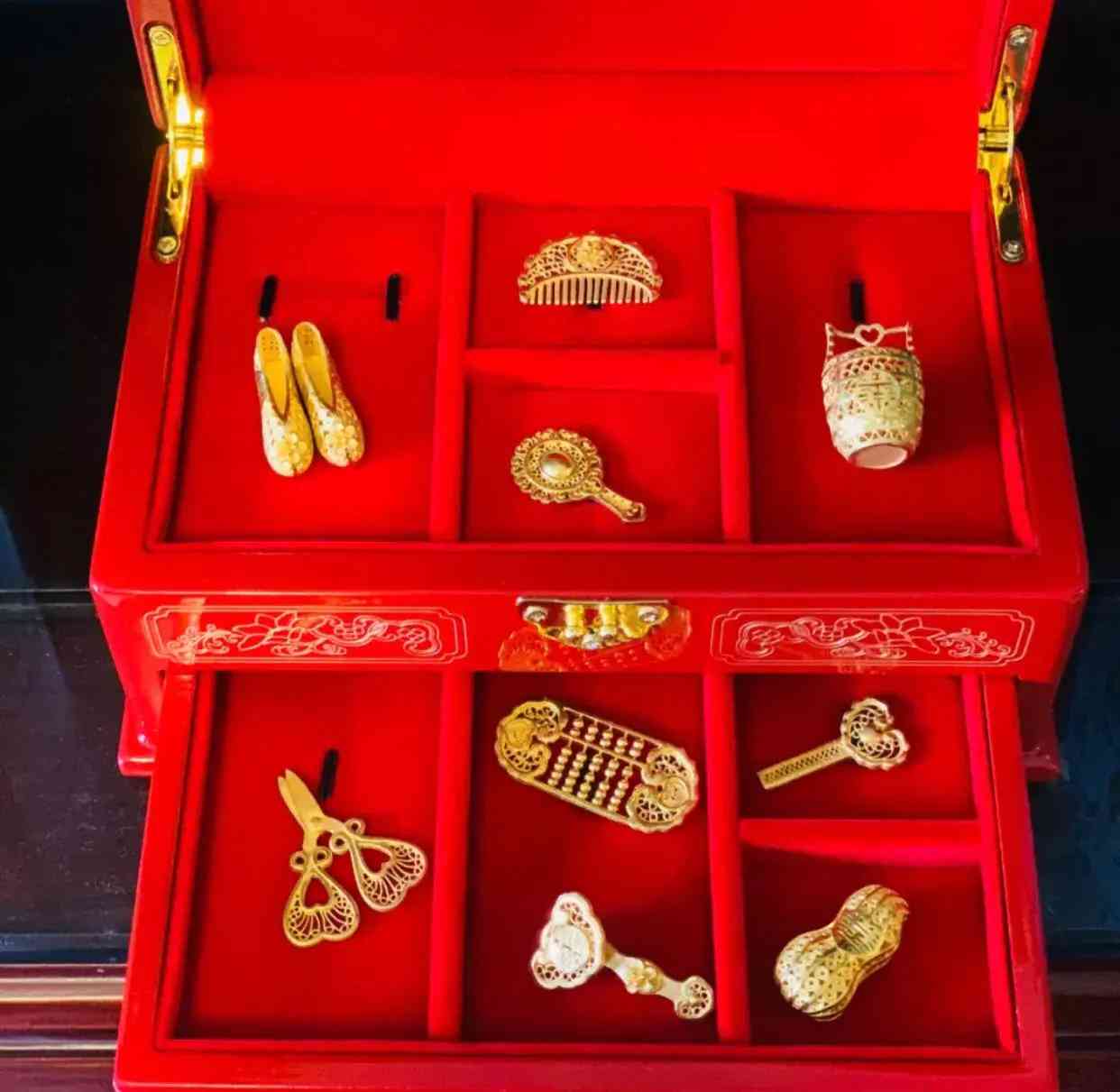 老凤祥银手镯(老凤祥银手镯钢印是什么样的)插图4 老凤祥银手镯(老凤祥银手镯钢印是什么样的)插图4