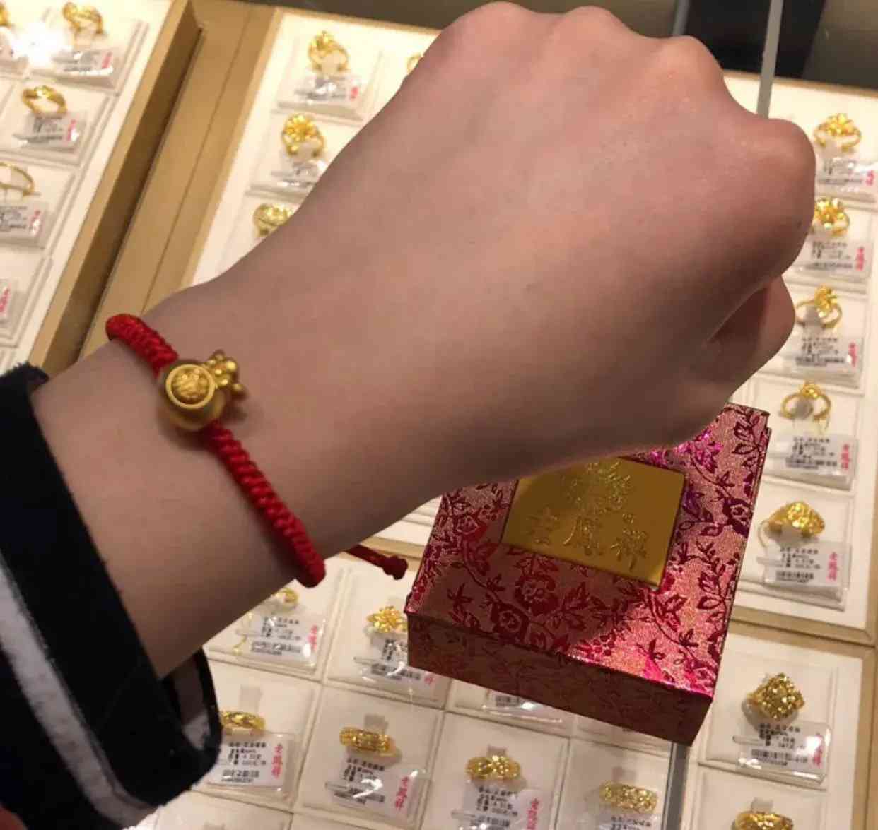 老凤祥银手镯(老凤祥银手镯钢印是什么样的)插图6 老凤祥银手镯(老凤祥银手镯钢印是什么样的)插图6