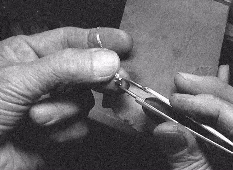 18k金耳钉多少钱一对(18k金耳钉多少钱一对图片)插图1