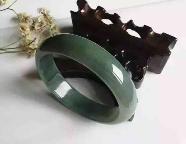 翡翠有哪些品种(翡翠有哪些品种图片)插图12