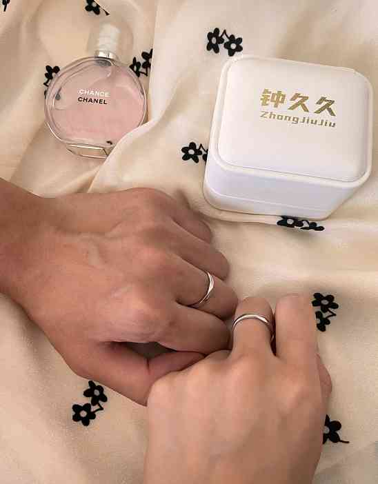 适合学生的情侣对戒品牌(适合学生的情侣戒指品牌)插图1