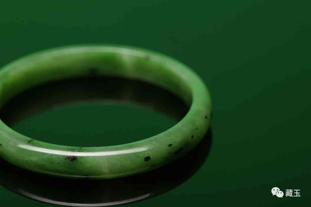 和田碧玉有黑点好吗(和田碧玉有黑点是好玉吗?)插图6 和田碧玉有黑点好吗(和田碧玉有黑点是好玉吗?)插图6