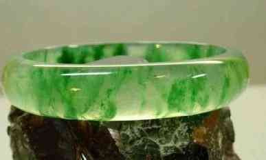 关于玉手镯的知识(关于玉手镯的知识有哪些)插图18 关于玉手镯的知识(关于玉手镯的知识有哪些)插图18