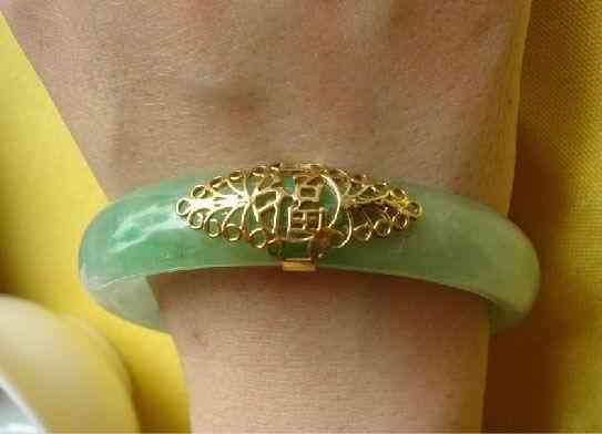 关于玉手镯的知识(关于玉手镯的知识有哪些)插图21 关于玉手镯的知识(关于玉手镯的知识有哪些)插图21