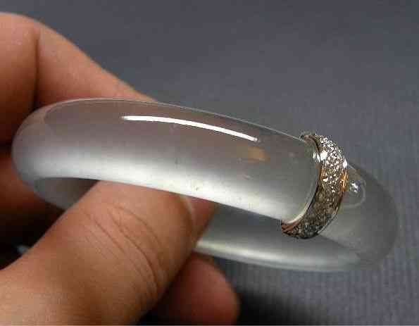 关于玉手镯的知识(关于玉手镯的知识有哪些)插图26 关于玉手镯的知识(关于玉手镯的知识有哪些)插图26