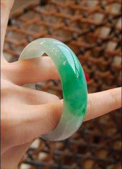 关于玉手镯的知识(关于玉手镯的知识有哪些)插图35 关于玉手镯的知识(关于玉手镯的知识有哪些)插图35