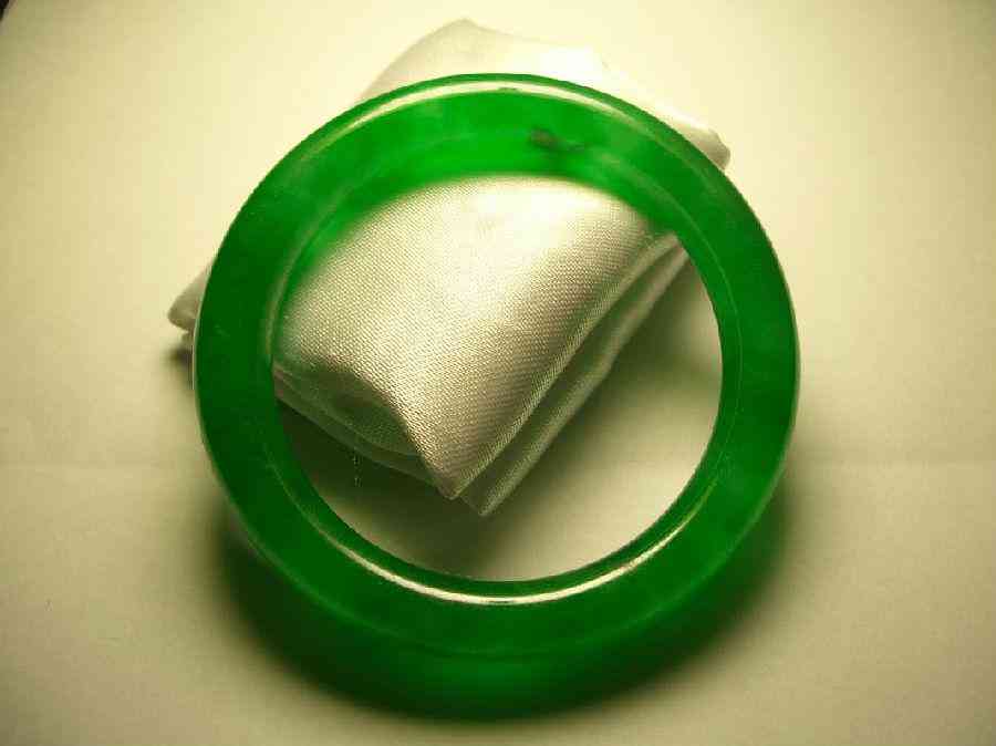 关于玉手镯的知识(关于玉手镯的知识有哪些)插图36 关于玉手镯的知识(关于玉手镯的知识有哪些)插图36