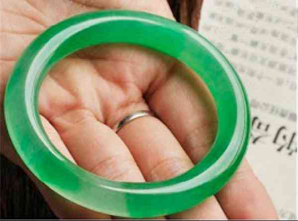 关于玉手镯的知识(关于玉手镯的知识有哪些)插图43 关于玉手镯的知识(关于玉手镯的知识有哪些)插图43