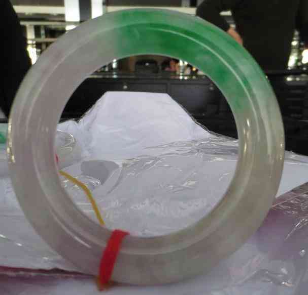 关于玉手镯的知识(关于玉手镯的知识有哪些)插图44 关于玉手镯的知识(关于玉手镯的知识有哪些)插图44