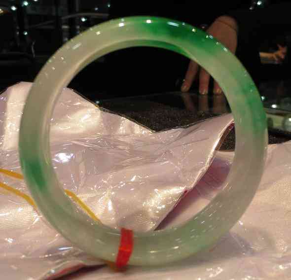 关于玉手镯的知识(关于玉手镯的知识有哪些)插图47 关于玉手镯的知识(关于玉手镯的知识有哪些)插图47