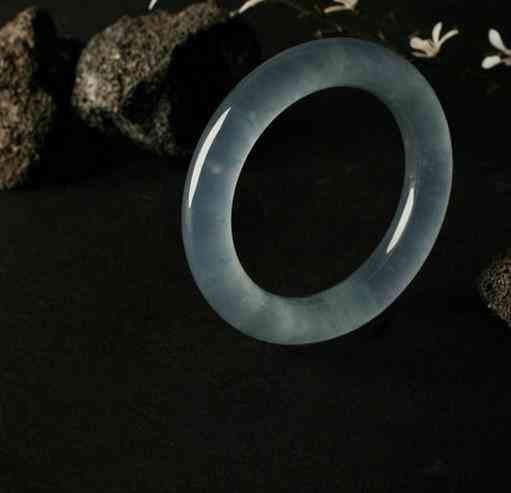 关于玉手镯的知识(关于玉手镯的知识有哪些)插图49 关于玉手镯的知识(关于玉手镯的知识有哪些)插图49