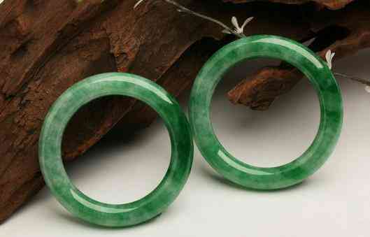 关于玉手镯的知识(关于玉手镯的知识有哪些)插图50 关于玉手镯的知识(关于玉手镯的知识有哪些)插图50